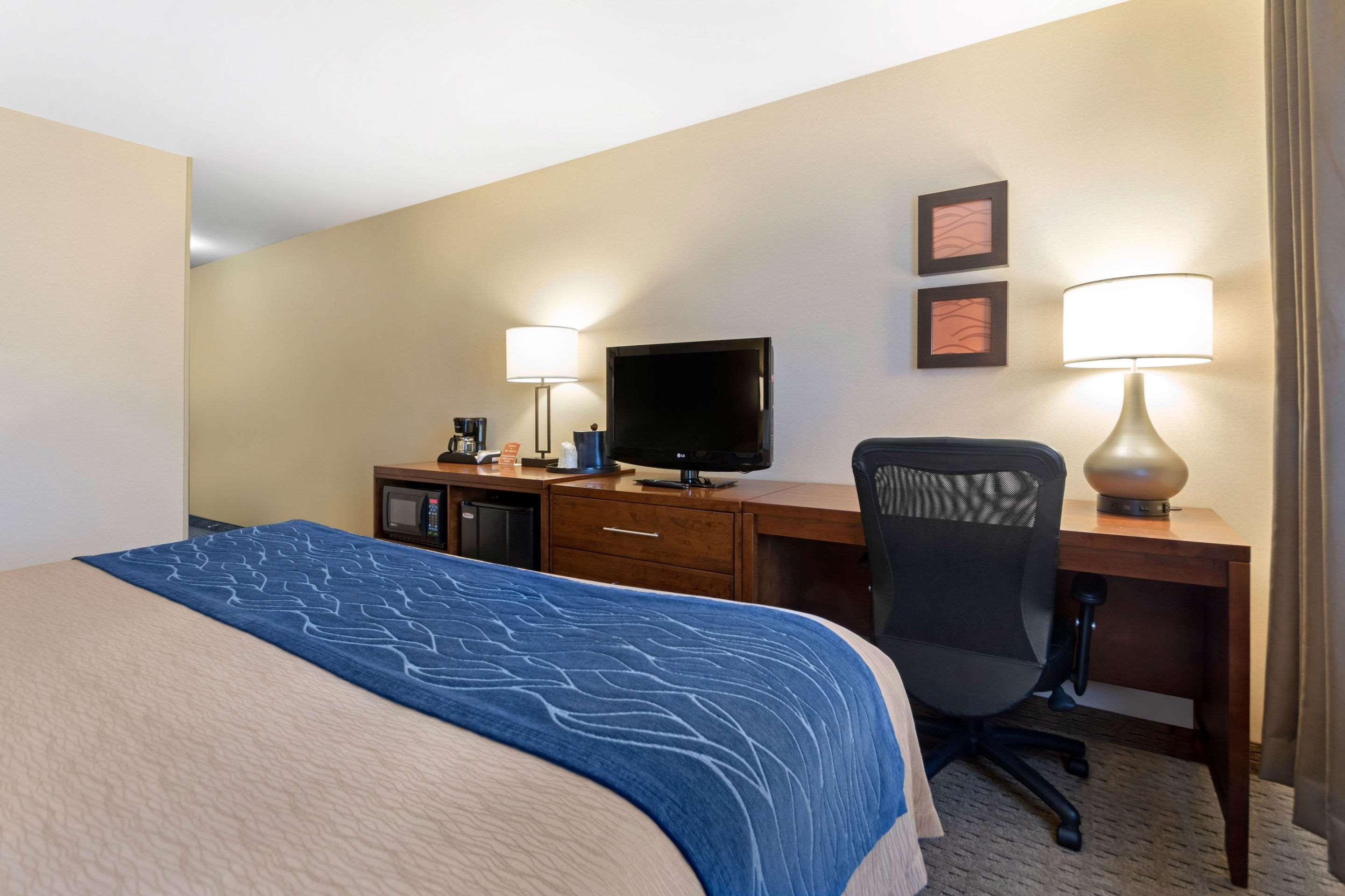 Comfort Inn Iron Mountain Exterior photo